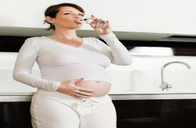 Bầu Nên Uống Bao Nhiêu Nước Khi Mang Thai?