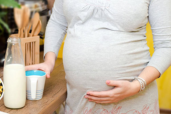Uống sữa tươi không đường thai nhi có tăng cân không