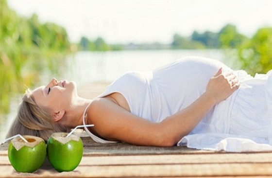 Bà bầu uống nước dừa nhiều có tốt không?
