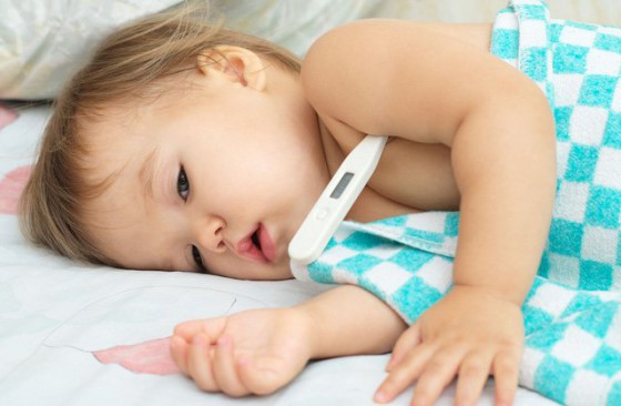 Bé sốt bao nhiêu độ thì uống thuốc hạ sốt?