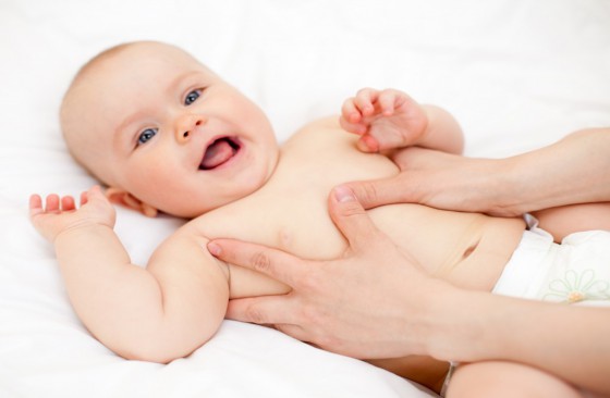 Cách mát xa cho trẻ sơ sinh giúp bé ăn ngon ngủ ngoan